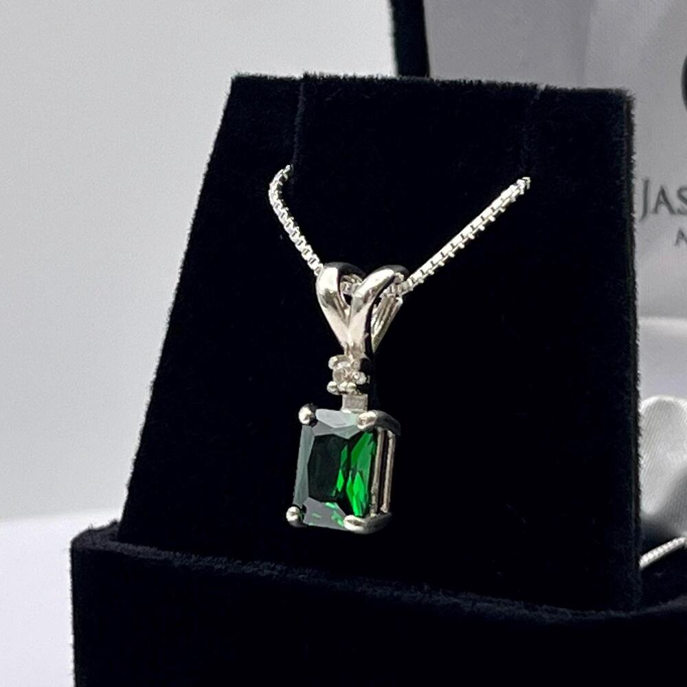 Beautiful 1.5ct Emerald & White Sapphire Sterling Silver Pendant Necklace